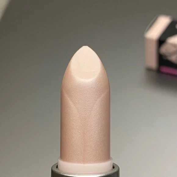 MAC Bringbacks “Bubbles” Lipstick - Picture 4 of 8
